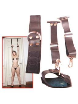 Esposa con agarre de puerta